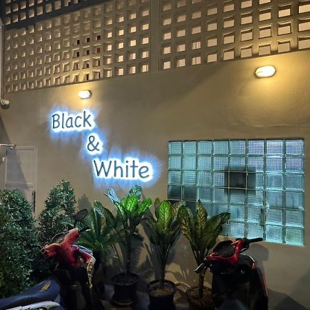 Mr Black & Ms White -Self Check In Accommodation Bangkok Exteriör bild